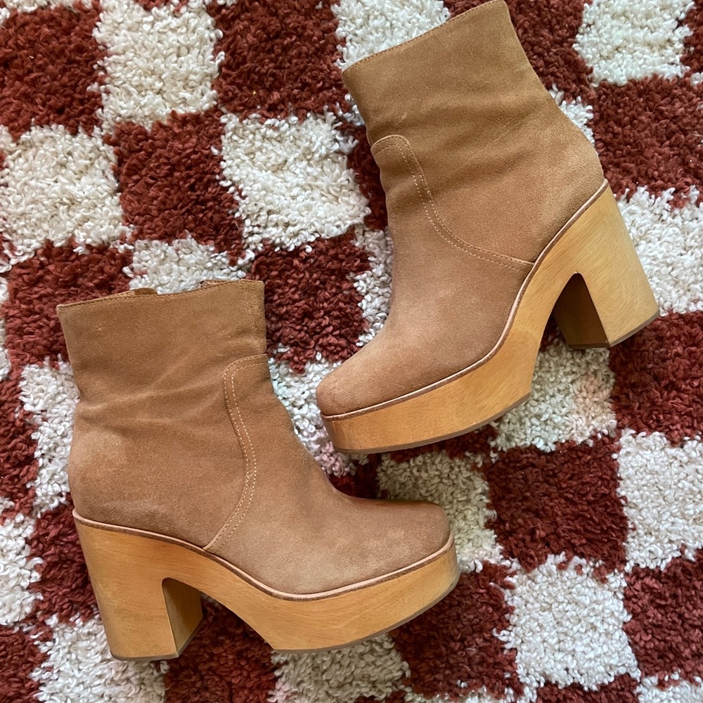 Charlotte Stone Paz in Camel sz 8